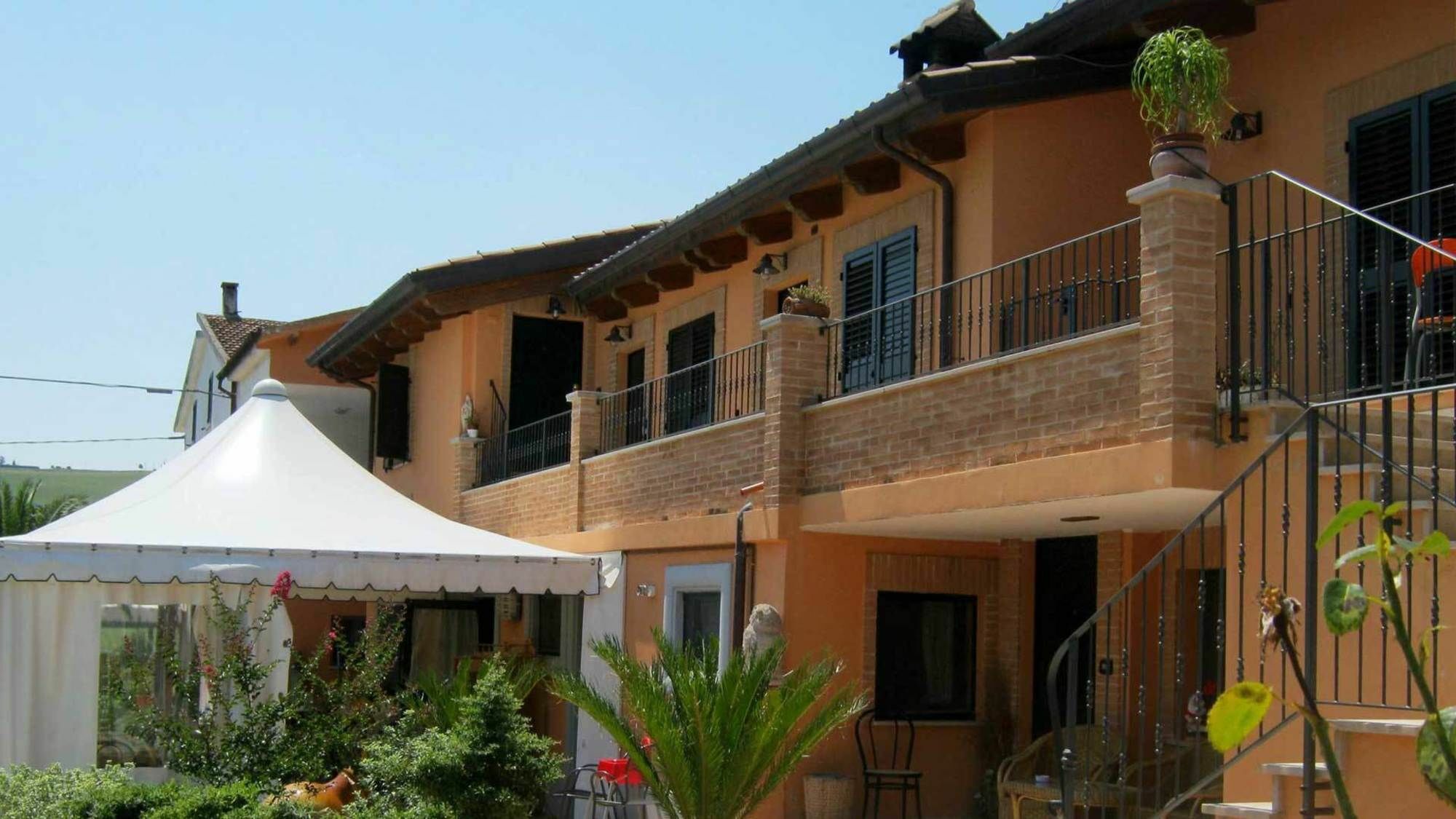 Agriturismo Le Vigne فيرمو المظهر الخارجي الصورة