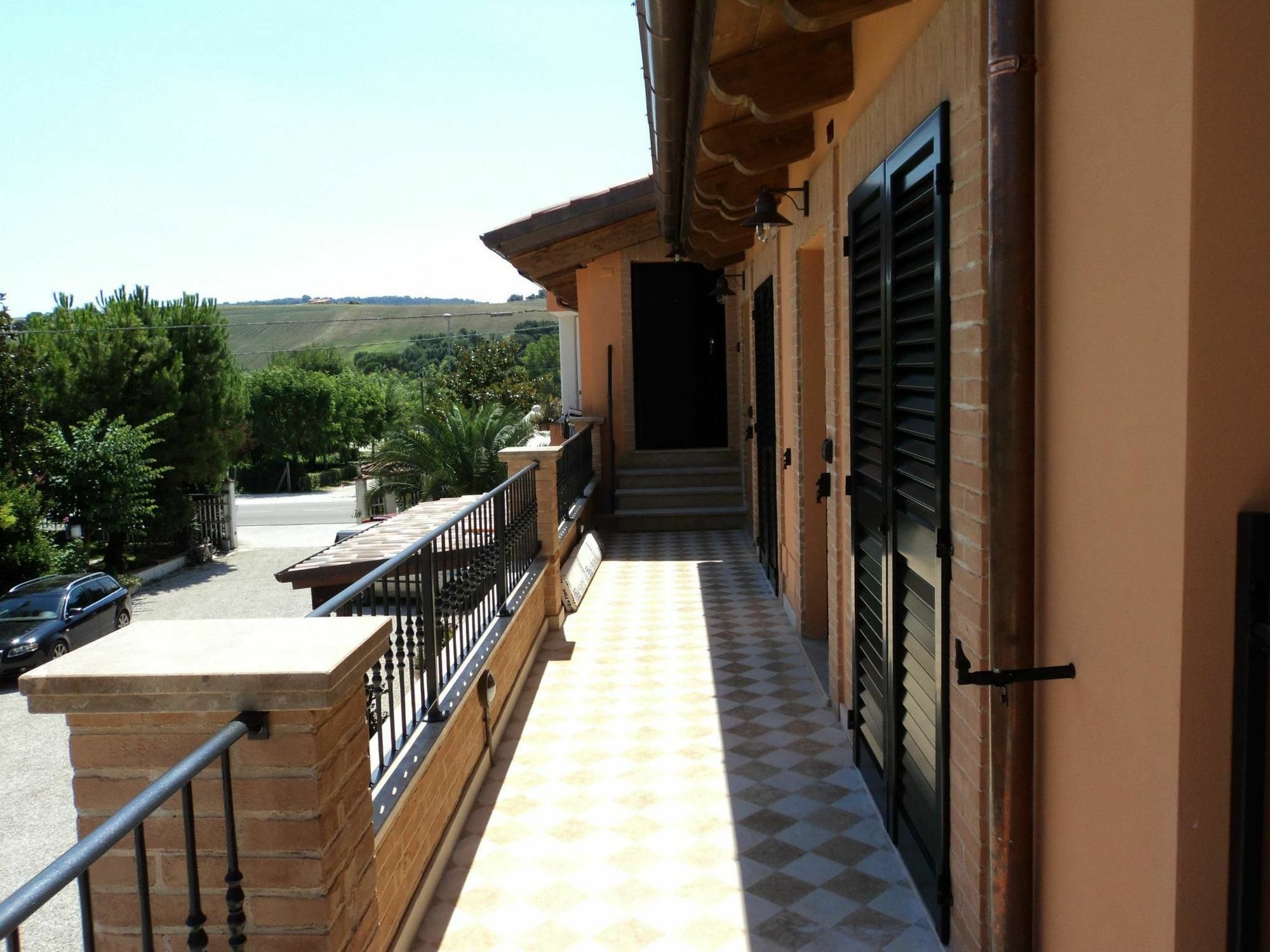 Agriturismo Le Vigne فيرمو المظهر الخارجي الصورة